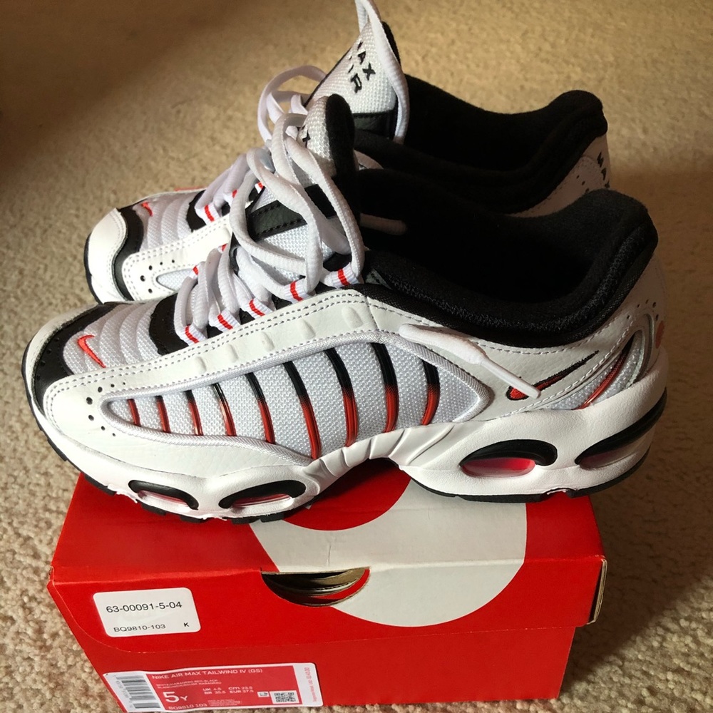 nike tailwind iv (4) habanero red boys size 5y